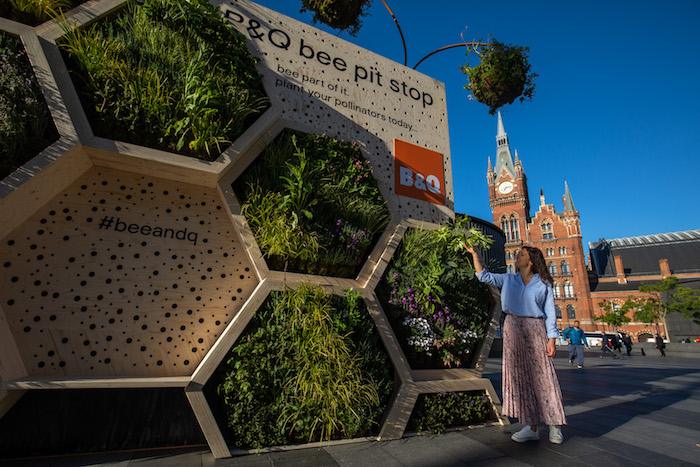 B&Q unveils a huge ‘Bee Pit Stop’ at London King’s Cross Station to raise awareness of the decline in the UK's bee-friendly habitats and calls on the nation to plant a million more bee-friendly spaces. The billboard is the first of many bee pit stops being created by B&Q, with pollinating roundabouts springing up around the UK from June.