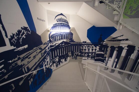 2048101_Largest stairwell mural